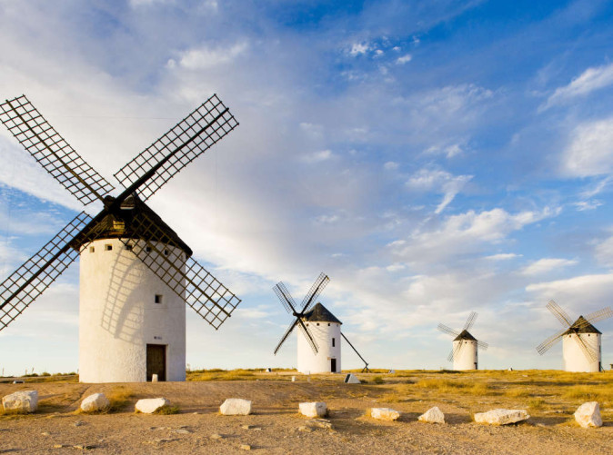 023_Die Windmühlen von Campo de Criptana - Credit Richard Semik - stock.adobe.com